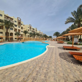 1 bedroom with beach and pool in Nubia Resort Hurghada